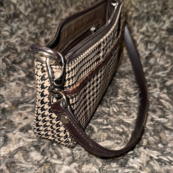 Lauren Ralph Lauren Black and Cream Houndstooth Wristlet - Picture 8 of 9